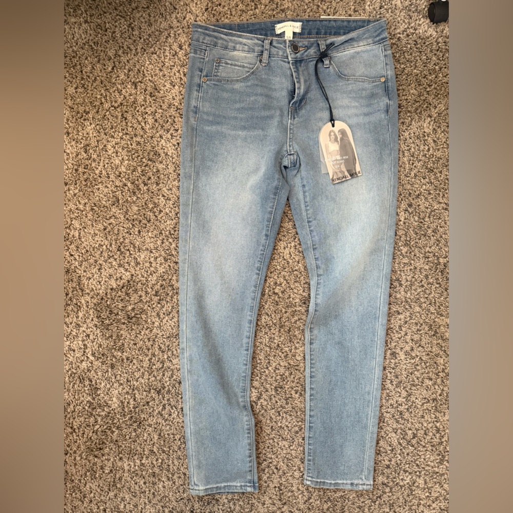 NWT Kendall & Kylie Light Blue denim Jeans - size 5/6